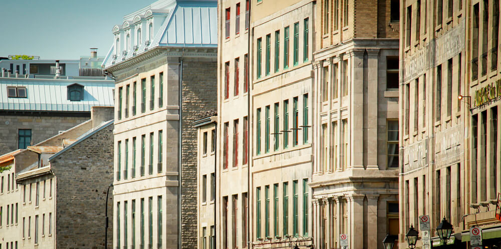 In apropierea cladirilor vechi din portul vechi din Montreal, Quebec Canada
