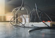 8 idei pentru a ascunde cablurile dispozitivelor electrice acasa
